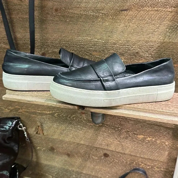 J/SLIDES LEATHER SLIP ON SNEAKERS SIZE 8.5 - Picture 5 of 8